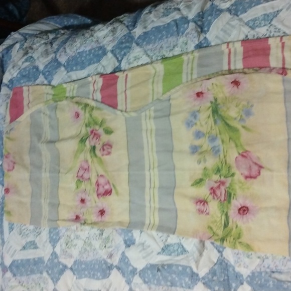 Valance - Picture 2 of 3